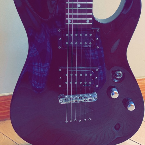 Schecter Guitar - Black - Picture 3 of 6